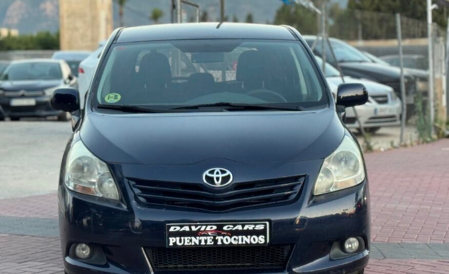 TOYOTA Corolla verso 2.0D4D